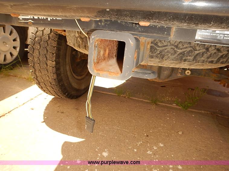 image for item I3506 2002 Toyota Tacoma pickup