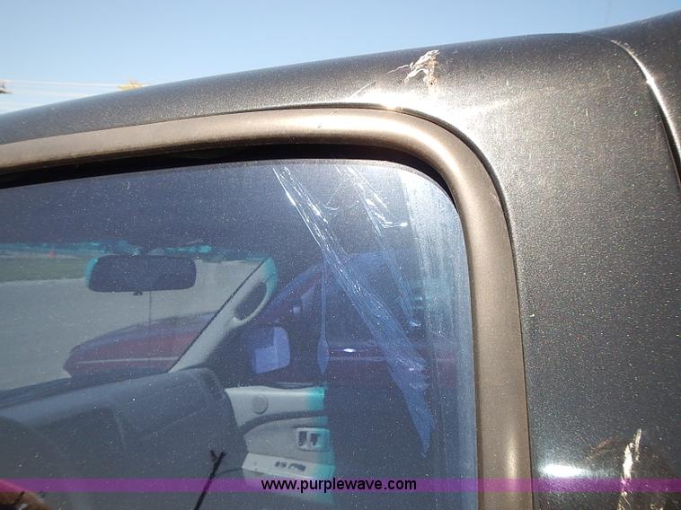 image for item I3506 2002 Toyota Tacoma pickup