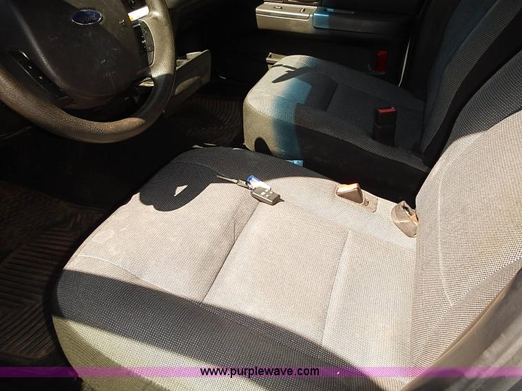 image for item I3507 2007 Ford Crown Victoria