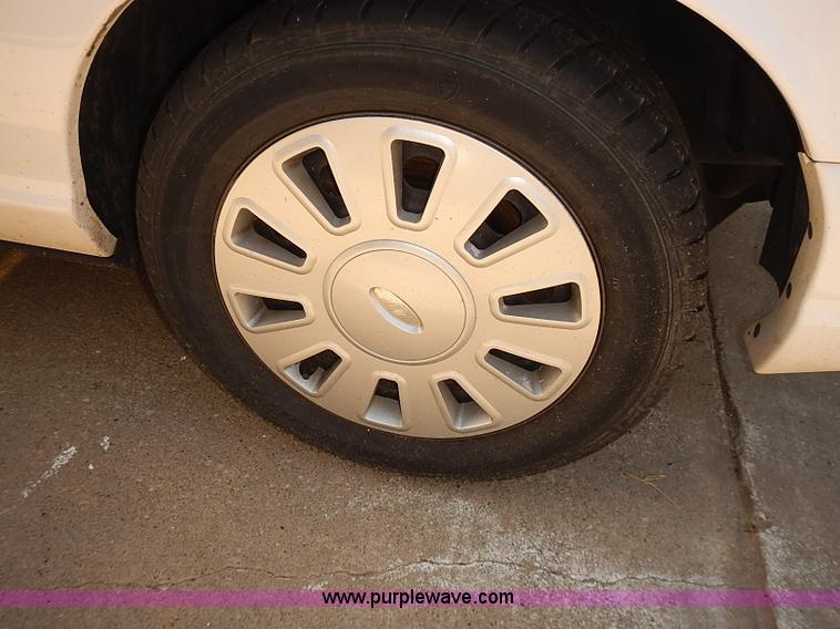 image for item I3507 2007 Ford Crown Victoria