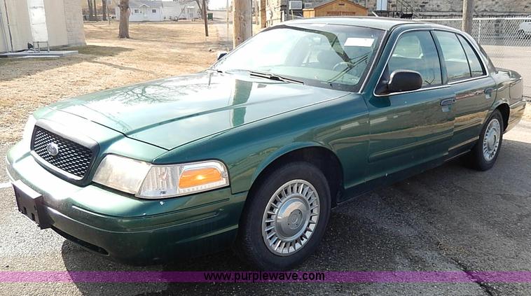 image for item I3508 2001 Ford Crown Victoria Police Interceptor