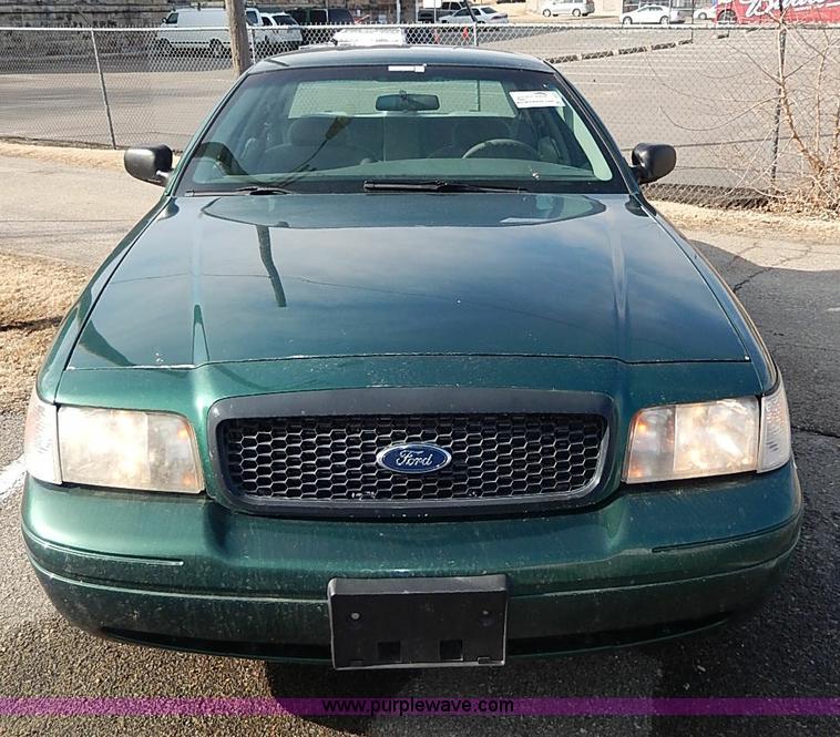 image for item I3508 2001 Ford Crown Victoria Police Interceptor