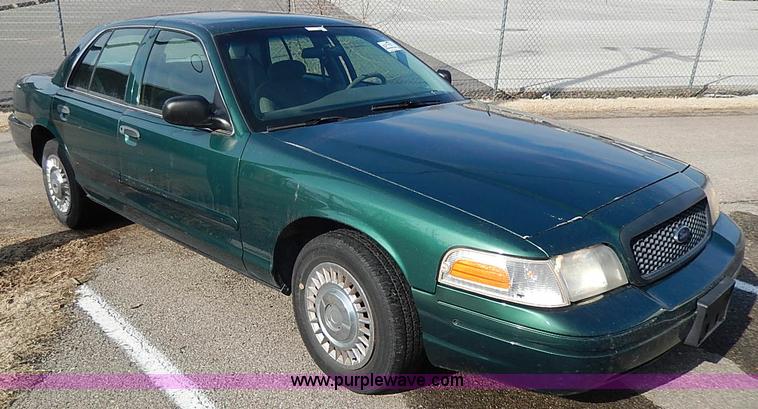 image for item I3508 2001 Ford Crown Victoria Police Interceptor