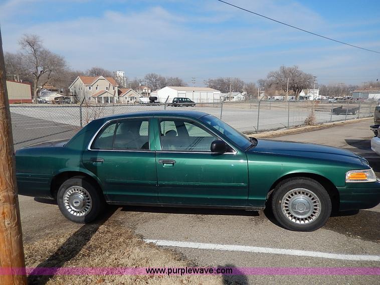 image for item I3508 2001 Ford Crown Victoria Police Interceptor