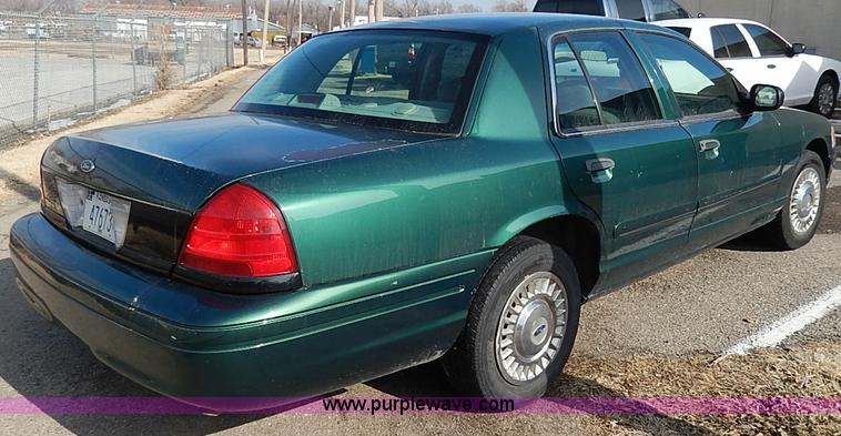 image for item I3508 2001 Ford Crown Victoria Police Interceptor