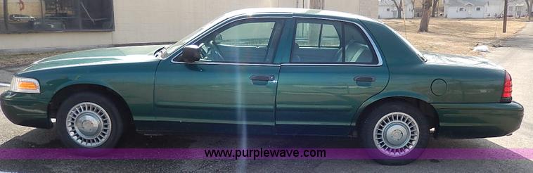 image for item I3508 2001 Ford Crown Victoria Police Interceptor