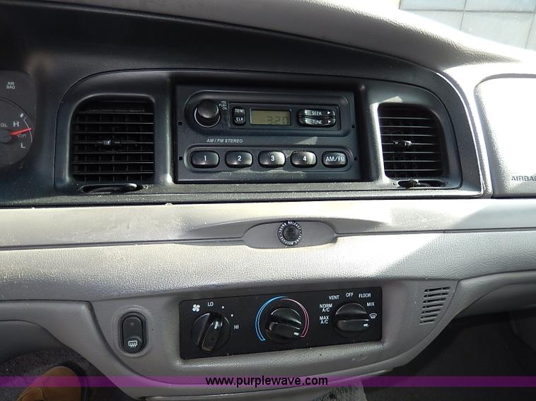 image for item I3508 2001 Ford Crown Victoria Police Interceptor