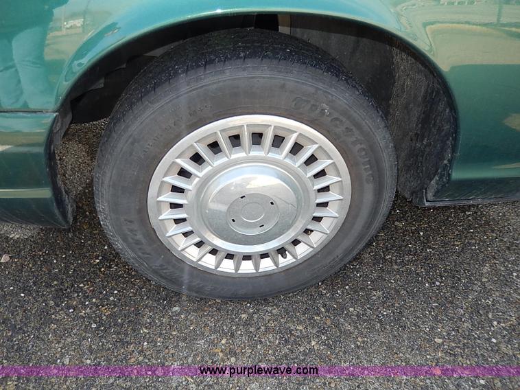 image for item I3508 2001 Ford Crown Victoria Police Interceptor