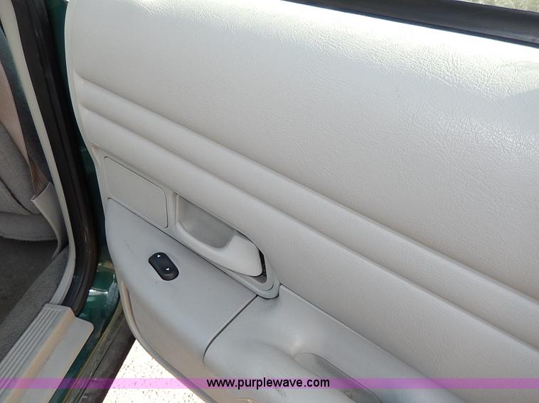 image for item I3508 2001 Ford Crown Victoria Police Interceptor