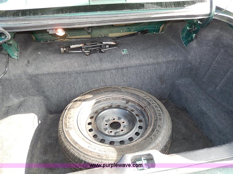 image for item I3508 2001 Ford Crown Victoria Police Interceptor