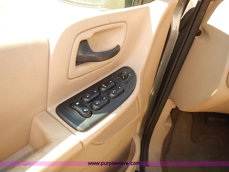 image for item I3510 2003 Ford Windstar LX