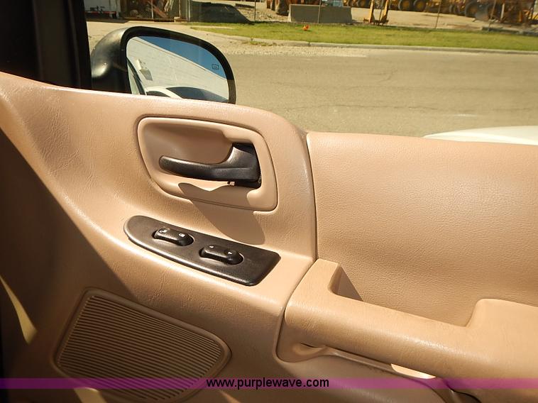 image for item I3510 2003 Ford Windstar LX