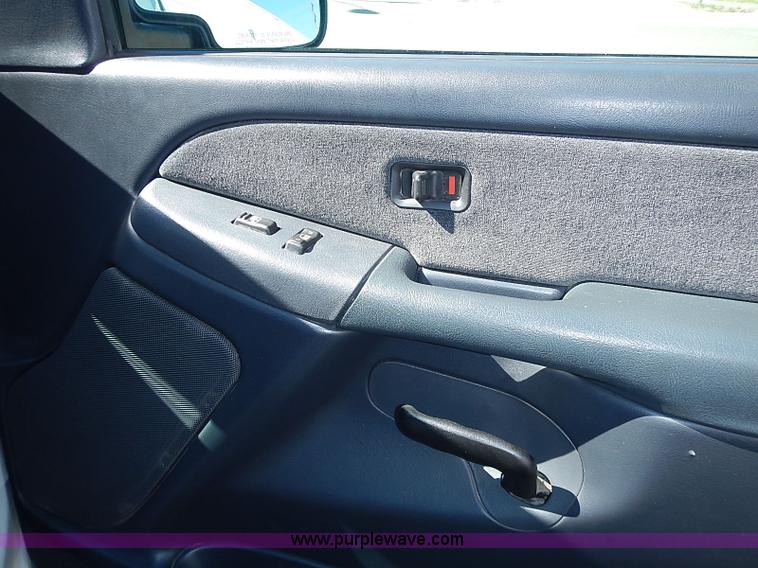 image for item I3513 2002 Chevy 1500 LS