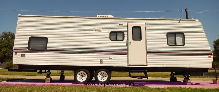 image for item J3146 2001 Rockwood camper