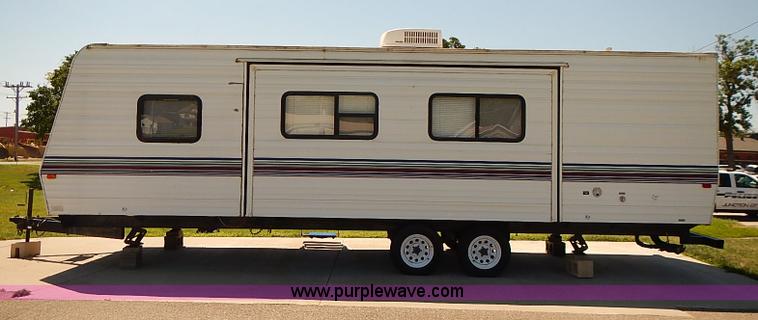 image for item J3146 2001 Rockwood camper