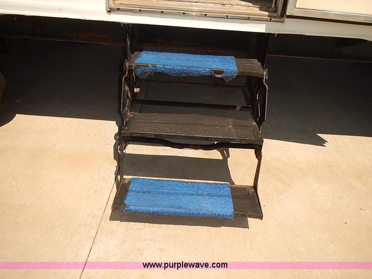 image for item J3146 2001 Rockwood camper