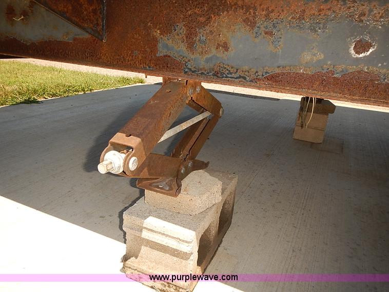 image for item J3146 2001 Rockwood camper