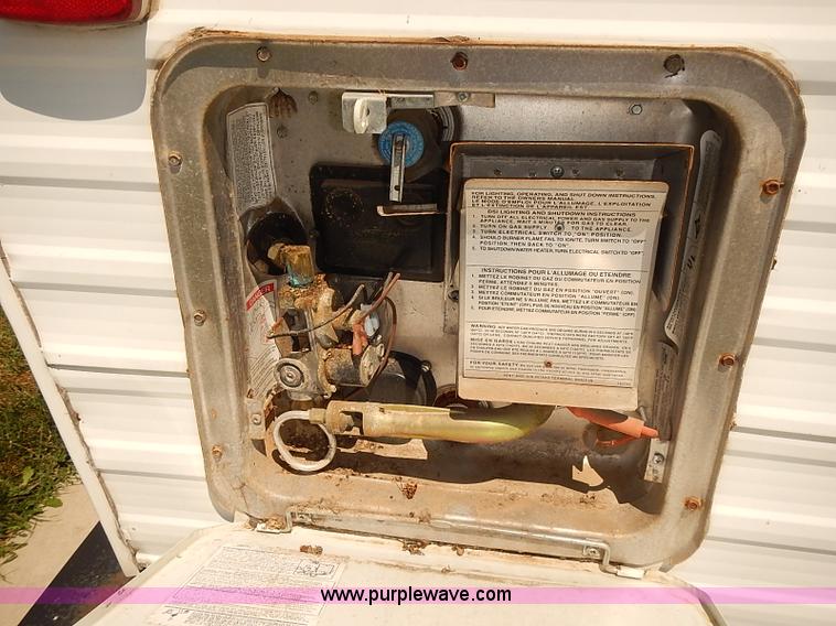 image for item J3146 2001 Rockwood camper