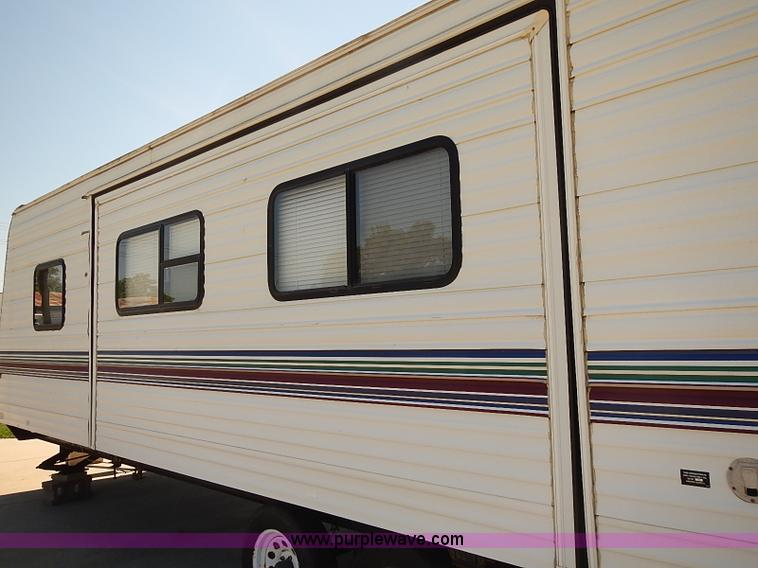 image for item J3146 2001 Rockwood camper