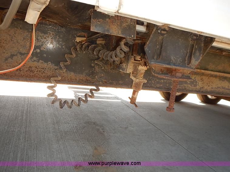 image for item J3146 2001 Rockwood camper