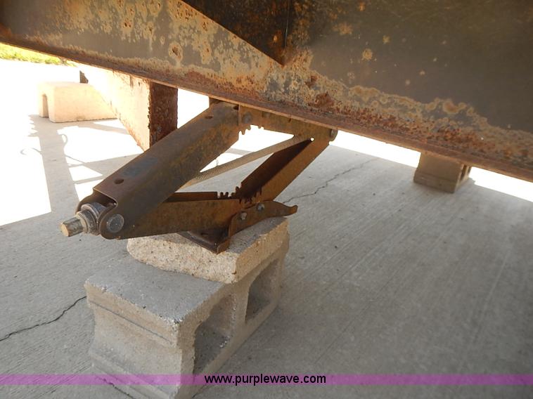 image for item J3146 2001 Rockwood camper