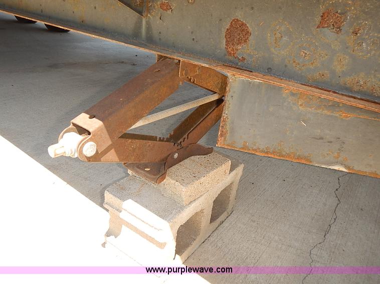 image for item J3146 2001 Rockwood camper