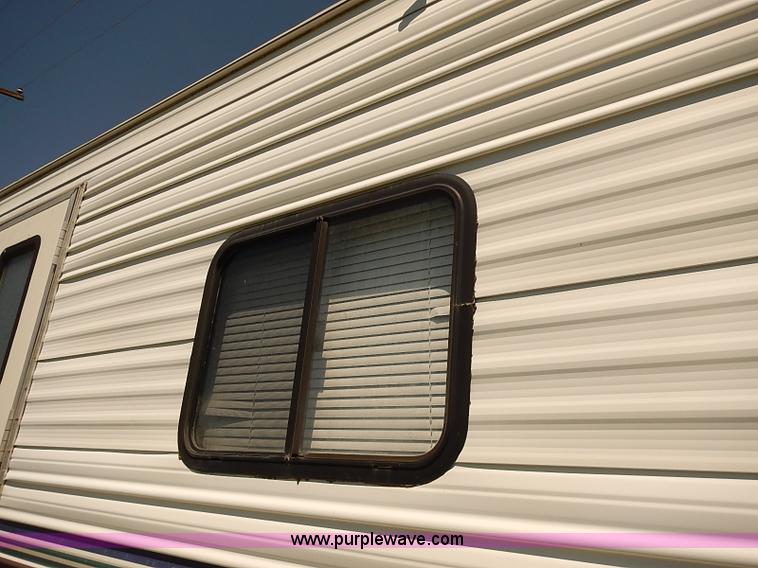 image for item J3146 2001 Rockwood camper