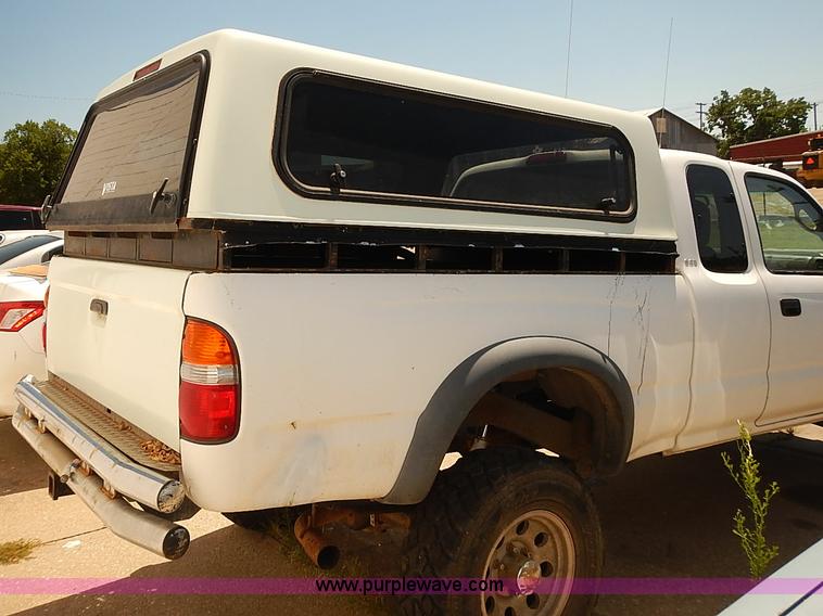 image for item J3157 2001 Toyota Tacoma SR5 Xtracab pickup truck