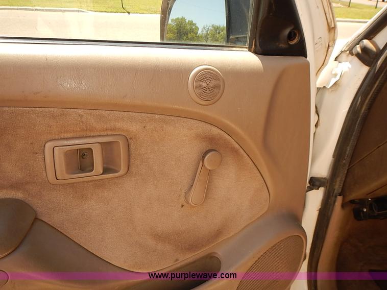 image for item J3157 2001 Toyota Tacoma SR5 Xtracab pickup truck