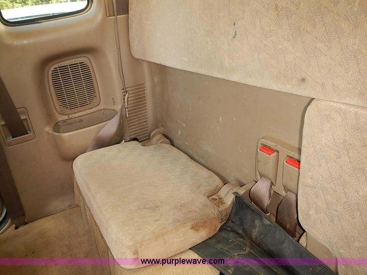 image for item J3157 2001 Toyota Tacoma SR5 Xtracab pickup truck