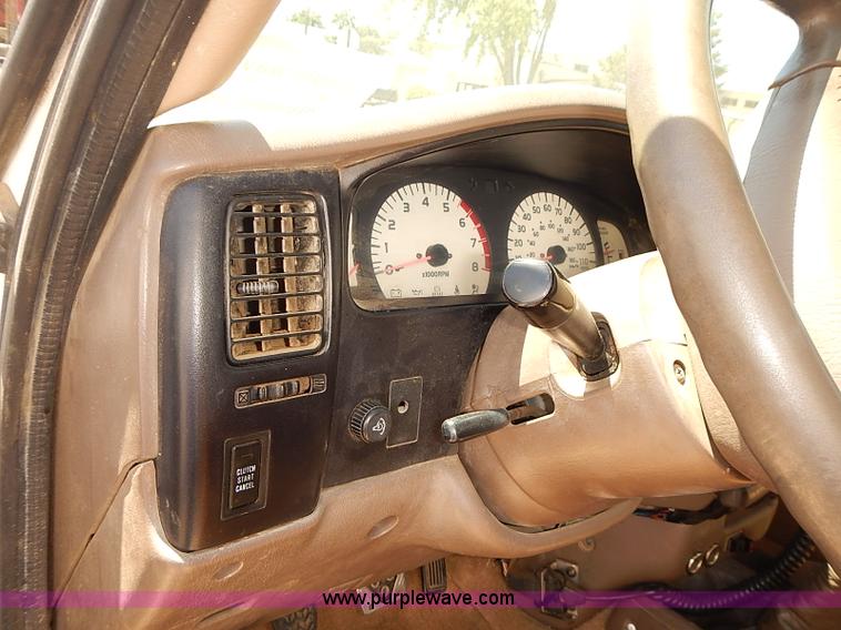 image for item J3157 2001 Toyota Tacoma SR5 Xtracab pickup truck