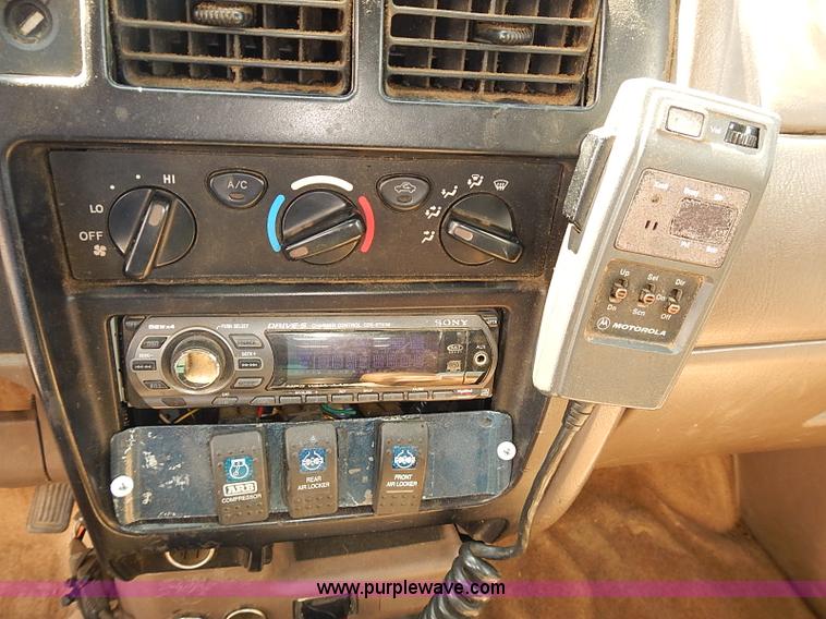 image for item J3157 2001 Toyota Tacoma SR5 Xtracab pickup truck