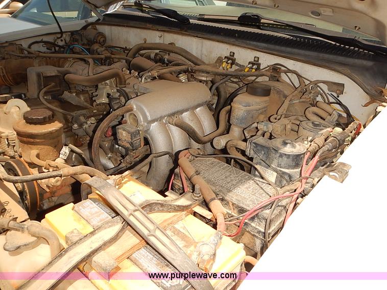 image for item J3157 2001 Toyota Tacoma SR5 Xtracab pickup truck