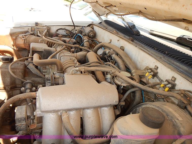 image for item J3157 2001 Toyota Tacoma SR5 Xtracab pickup truck