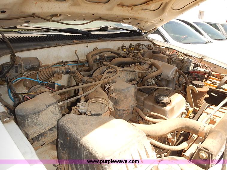 image for item J3157 2001 Toyota Tacoma SR5 Xtracab pickup truck