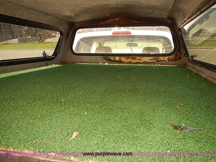 image for item J3157 2001 Toyota Tacoma SR5 Xtracab pickup truck