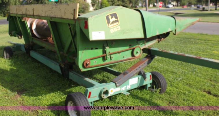 image for item F3302 John Deere 653 corn head