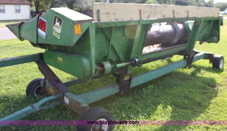 image for item F3302 John Deere 653 corn head
