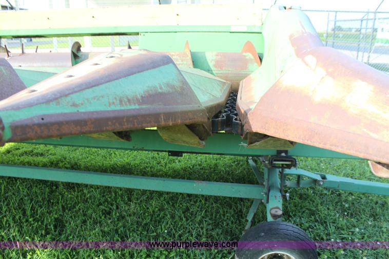 image for item F3302 John Deere 653 corn head