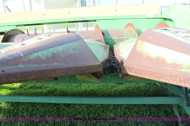 image for item F3302 John Deere 653 corn head