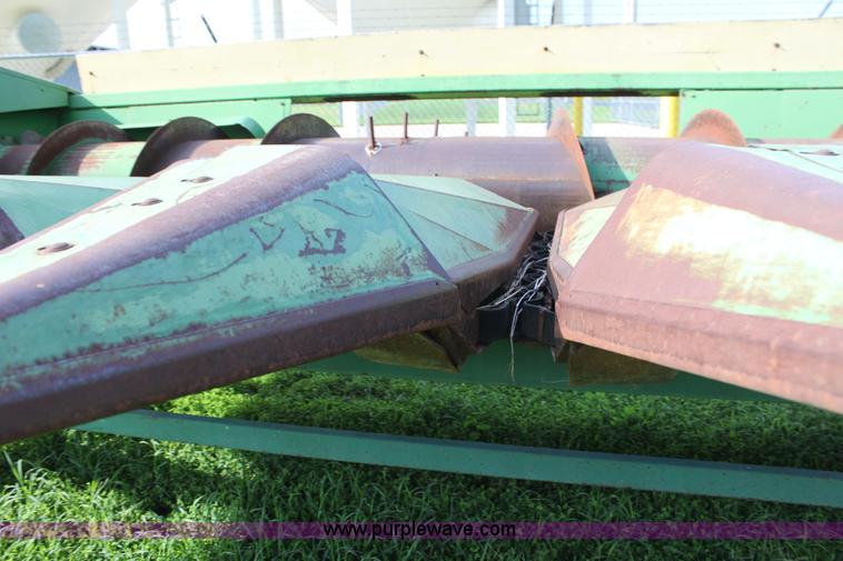 image for item F3302 John Deere 653 corn head
