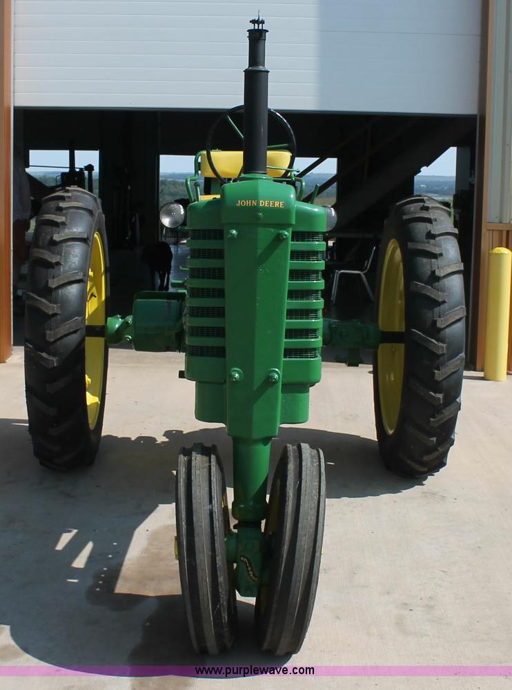 image for item F3304 1948 John Deere B tractor