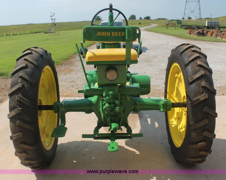 image for item F3304 1948 John Deere B tractor
