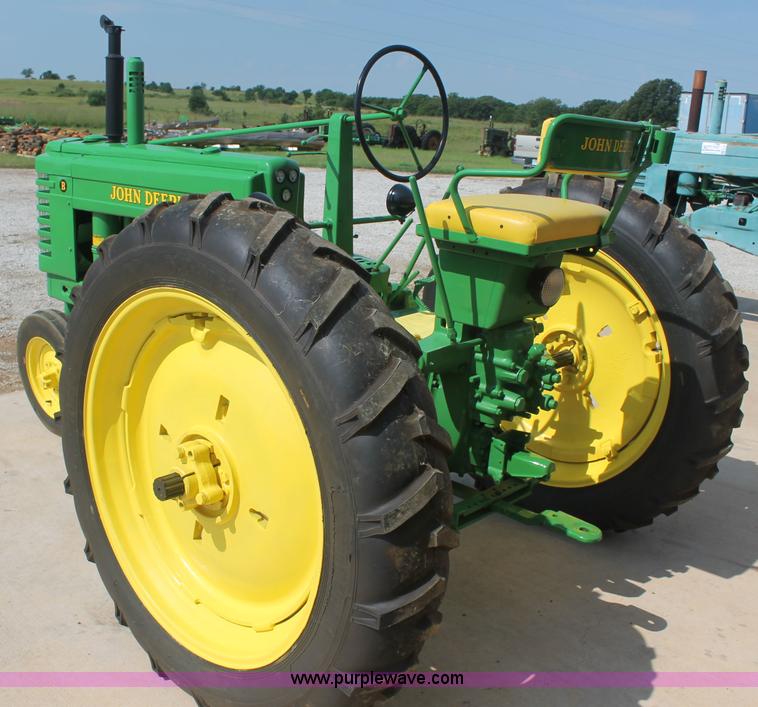 image for item F3304 1948 John Deere B tractor