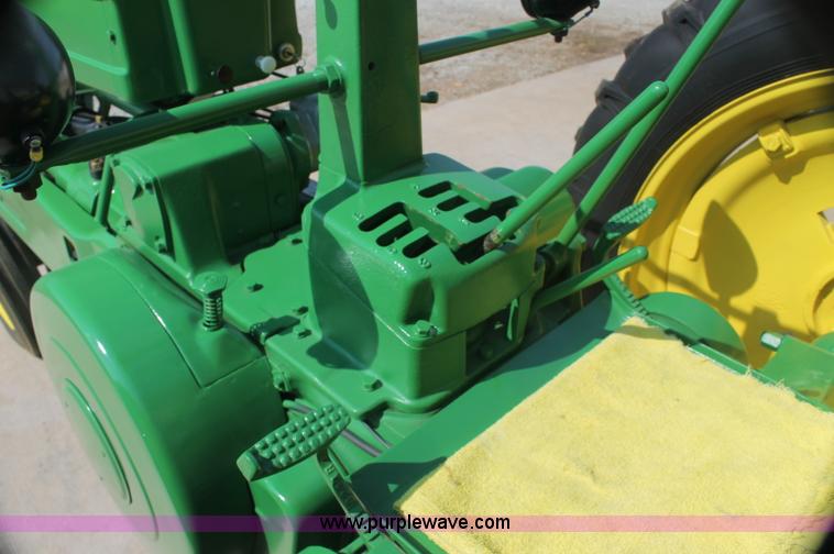 image for item F3304 1948 John Deere B tractor