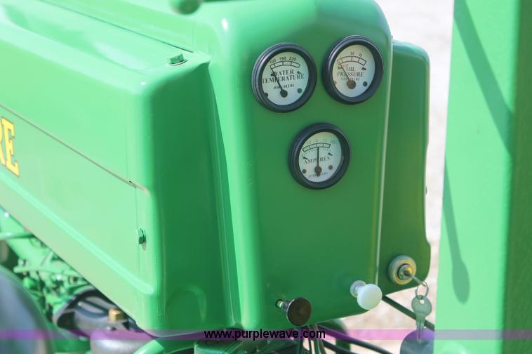 image for item F3304 1948 John Deere B tractor