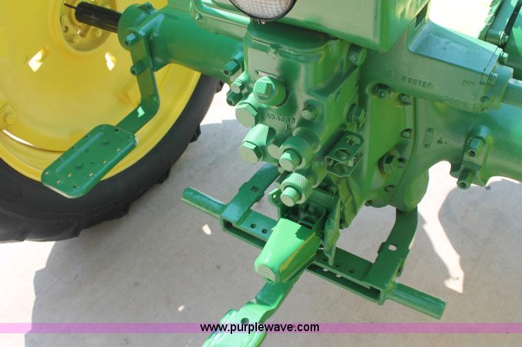 image for item F3304 1948 John Deere B tractor