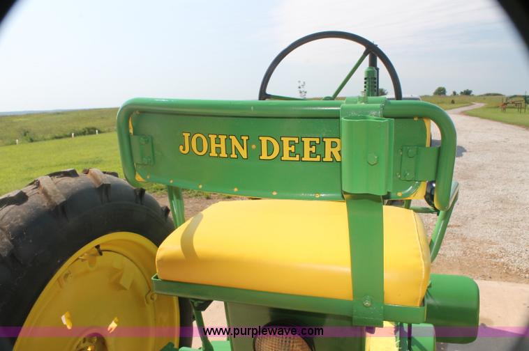 image for item F3304 1948 John Deere B tractor