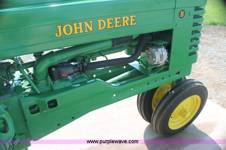 image for item F3304 1948 John Deere B tractor