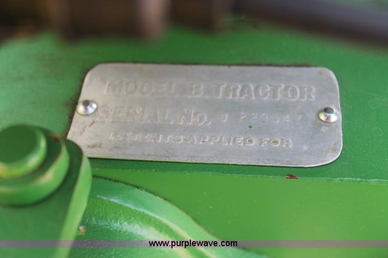 image for item F3304 1948 John Deere B tractor